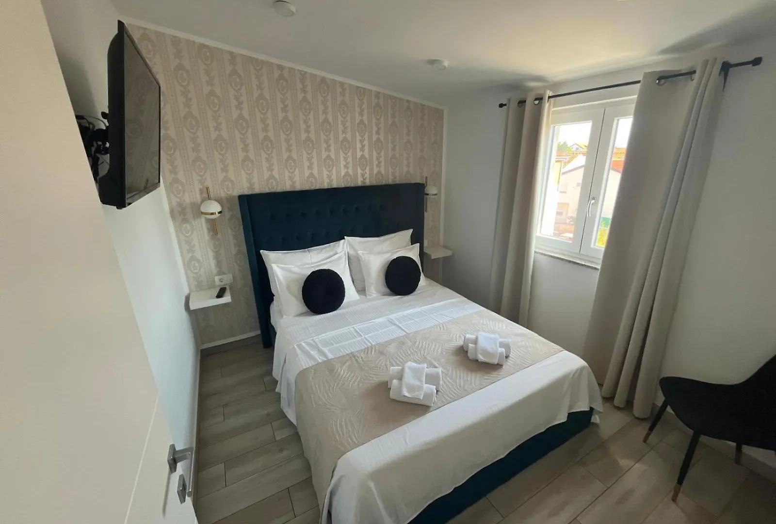 B&B Bloom Apartments Vir