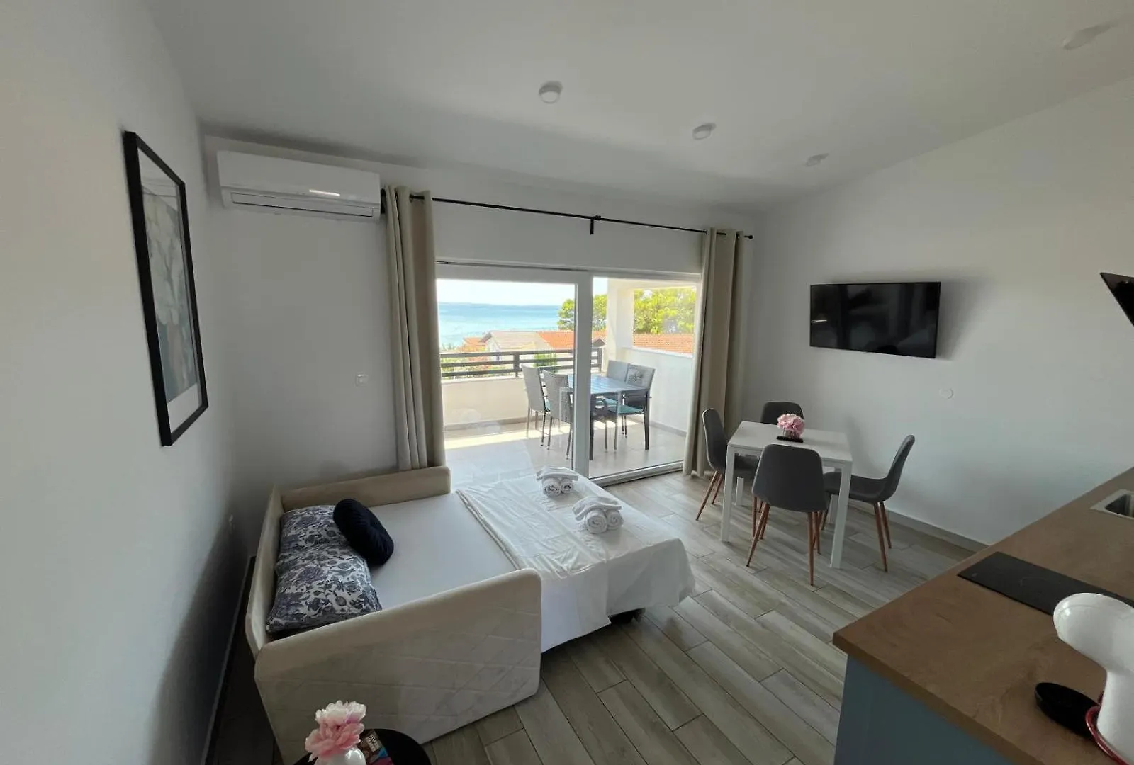 B&B Bloom Apartments Vir