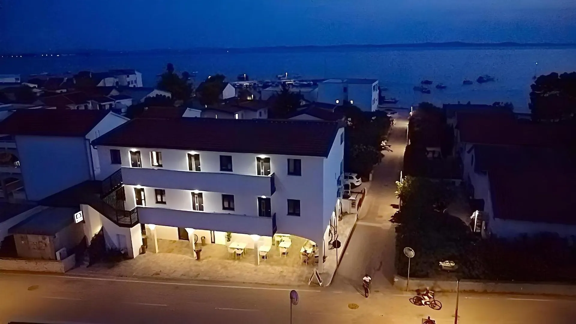 B&B Bloom Apartments Vir