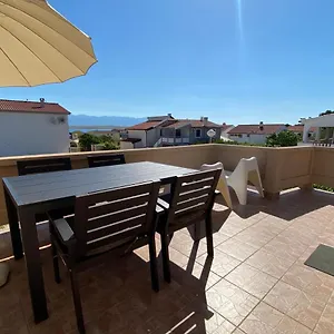 Apartman Beachfront, Vir
