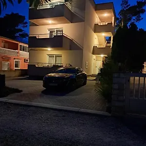 Apartman Vukadin, Vir
